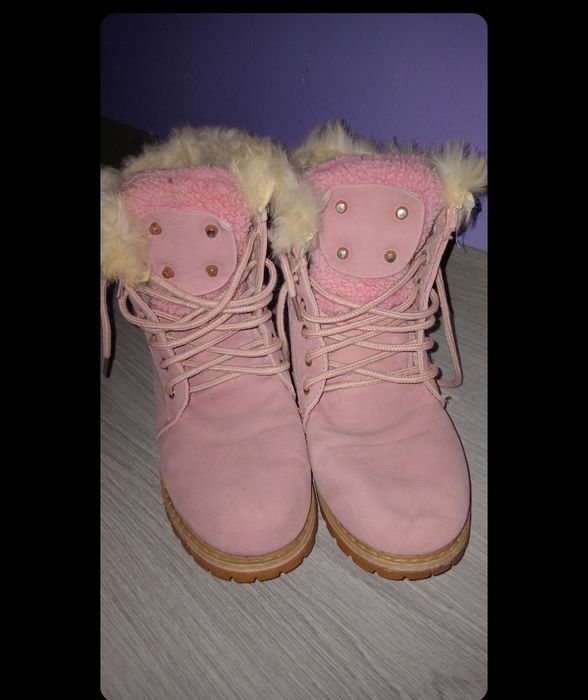 Ghete roz, cu blană inauntru