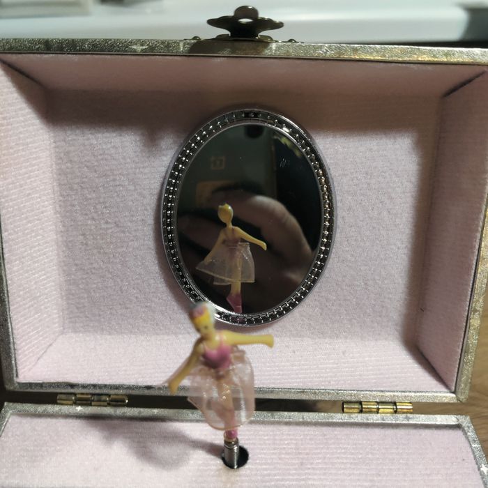 Музикална Интересна кутийка  Лебедово езеро