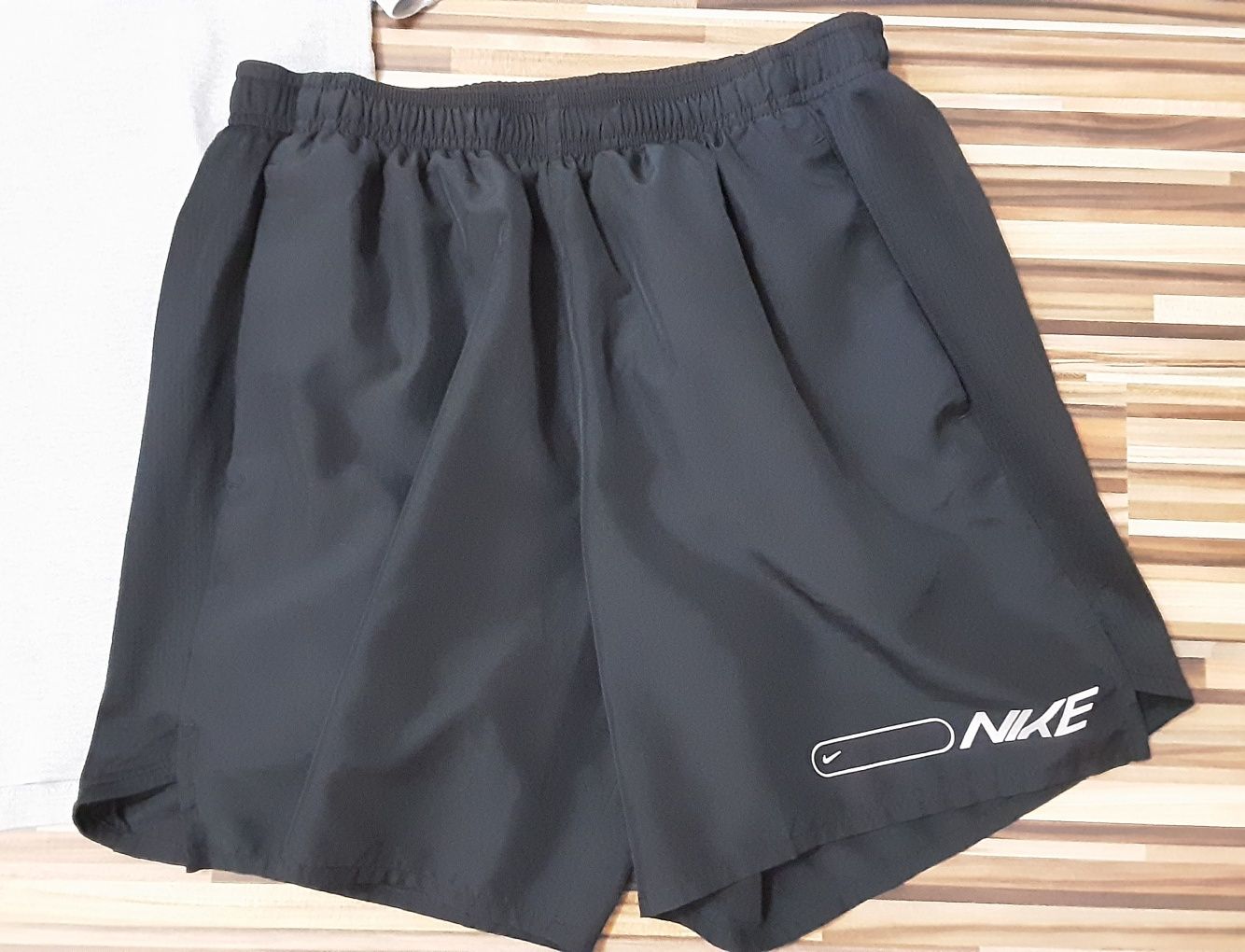(M/L ) NIKE оригинален къс панталон(45лв) и тениска(35лв)