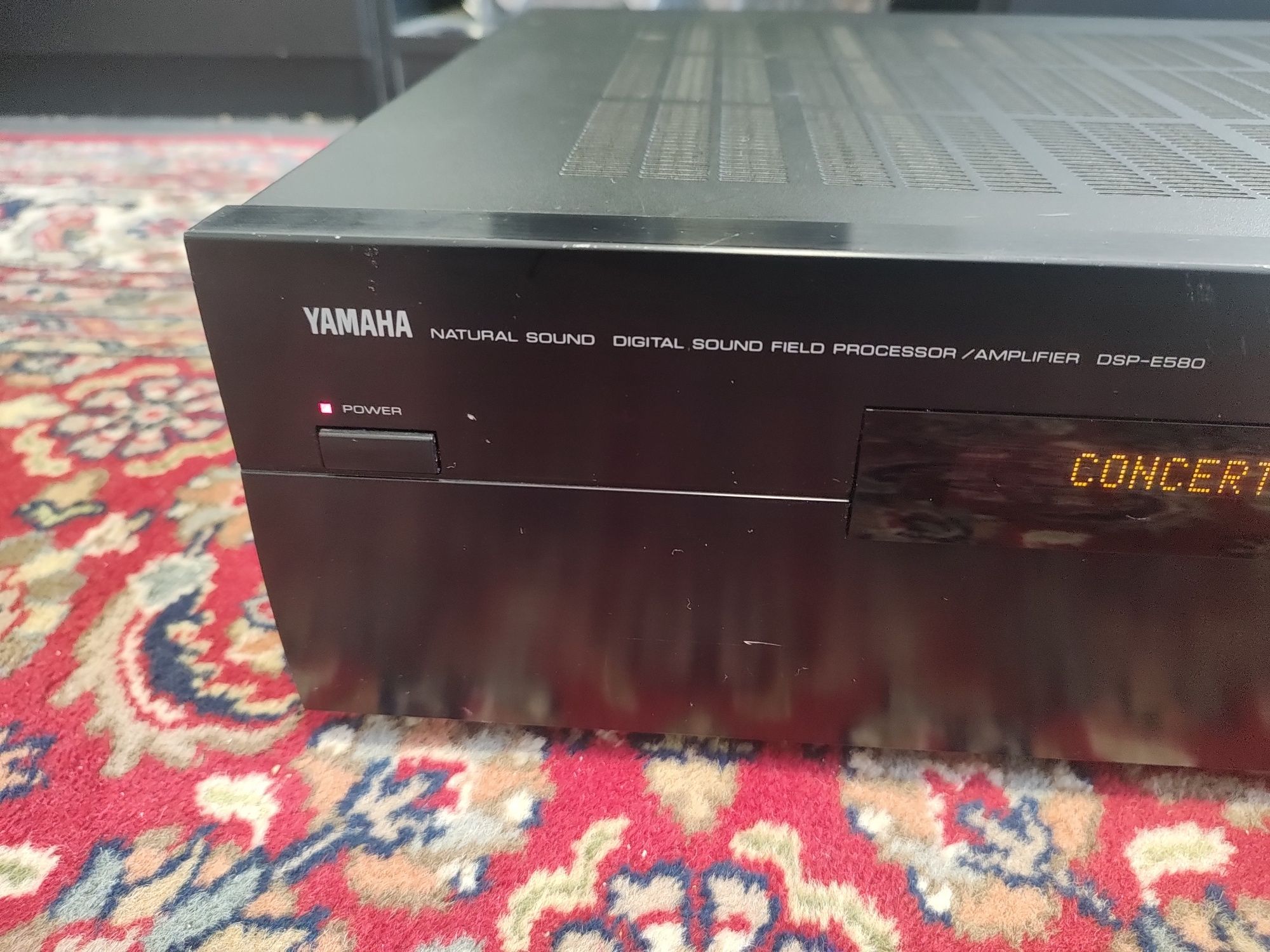 Se vinde un amplificator Yamaha DSP - E580