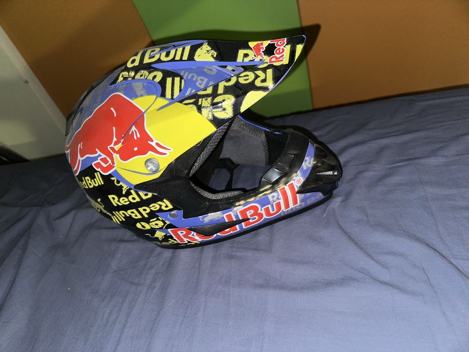 Каска за мотор RedBull