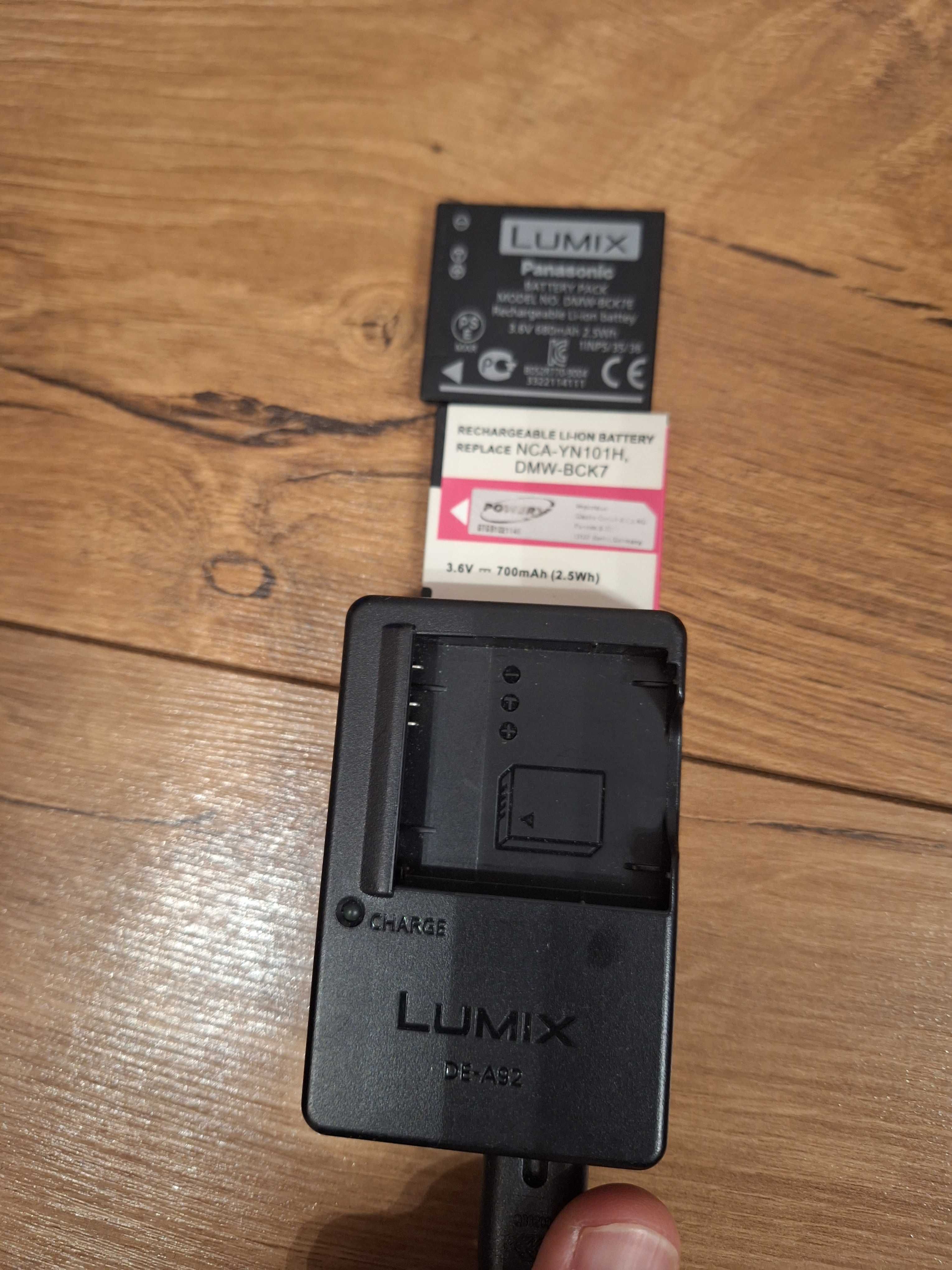 Incaractor Panasonic Lumix DE A82 cu doi acumulatori DMW-BCK7
