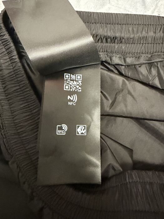 Pantaloni scurti Prada