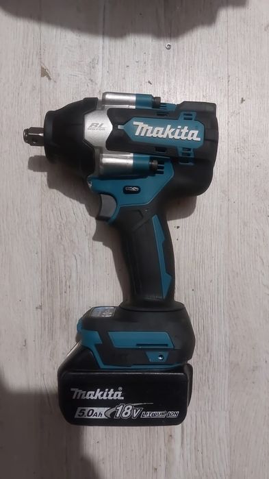 Pistol impact Makita DTW 700 nou
