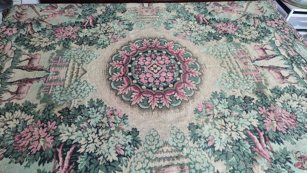 Тежка покривка за маса тъкана в жакардова техника