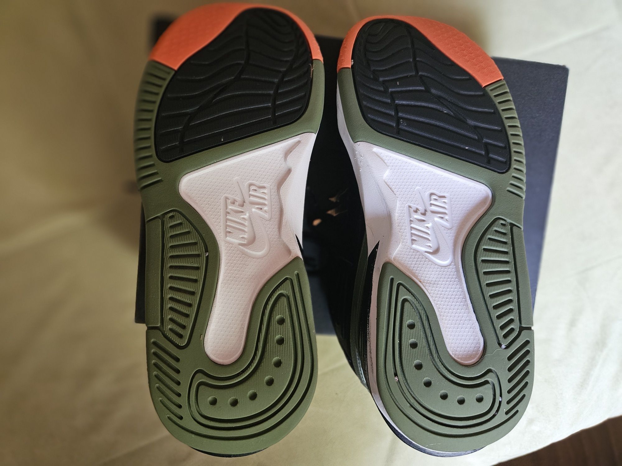 Nike jordan max aura