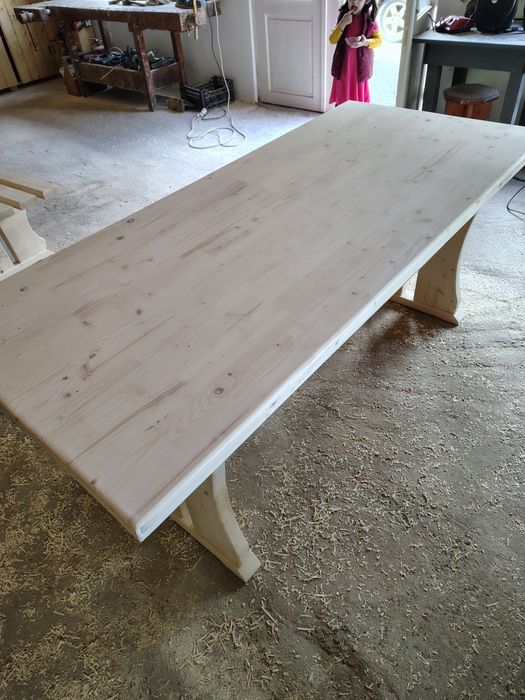 Vând masă și bănci pentru terasă sau curte