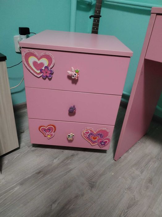 Детско бюро с шкаф на колелца