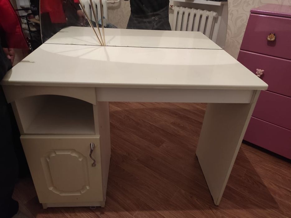 продам трюмо с зеркалом