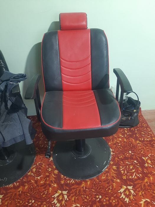 Сартарошхонага койишга кресло.