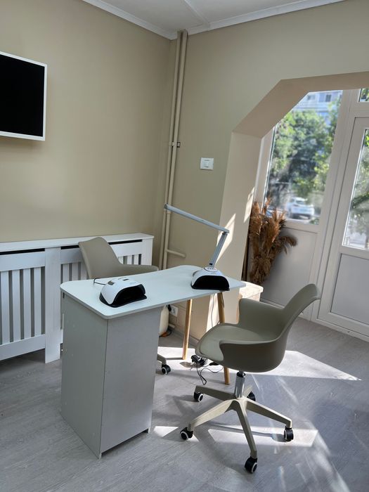 Inchiriez post manichiura!