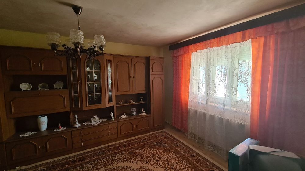 Casa de vânzare in localitatea Budesti