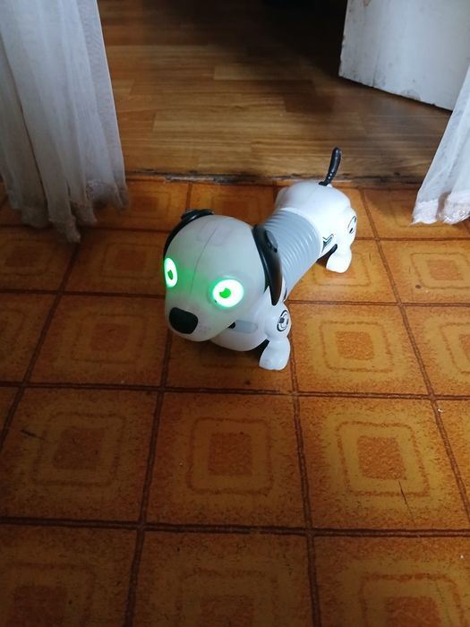 Собака-робот на батарейках