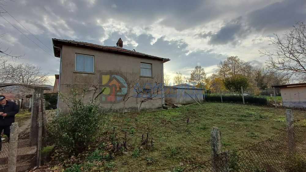 Здрава ,голяма къща в с.Велика!