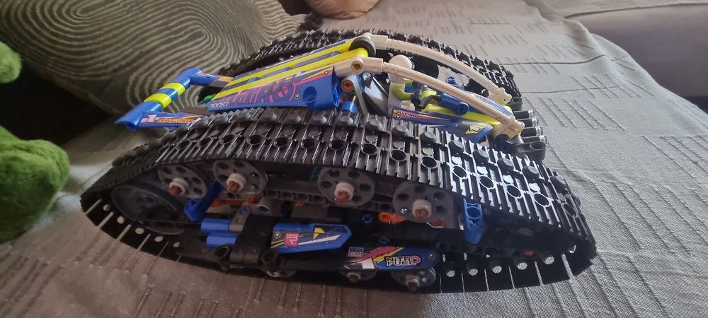 Vind set Lego 42140 aproape nou.