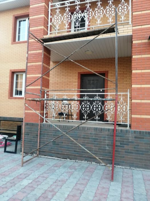 Фасадные леса с трапами — аренда без залога и лишних затрат