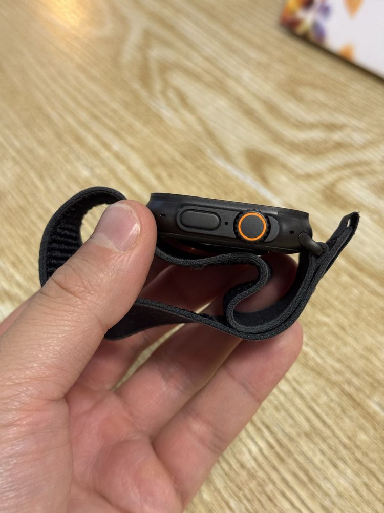 Apple Watch Ultra 2 Black Titanium в отличном состоянии