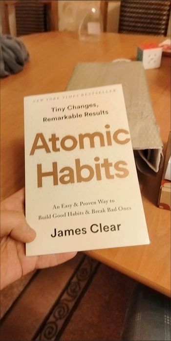 Книга Atomic habits James Clear