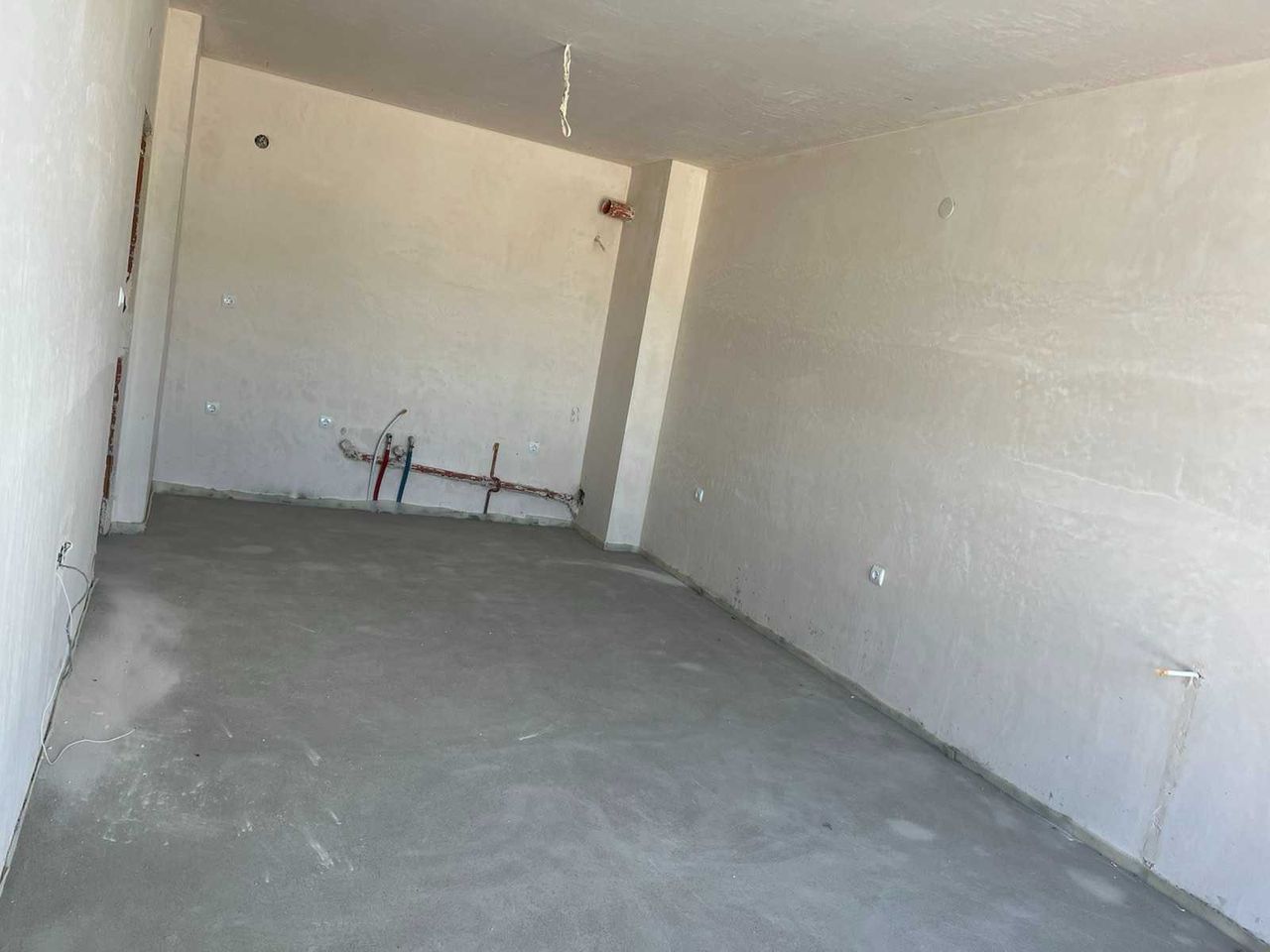 Продава се Четиристаен апартамент в Търговище, Запад 3 - 141 кв.м за 915 €/кв.м - Снимка #8
