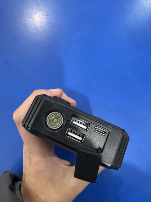 Baterie externa cu incarcare solara