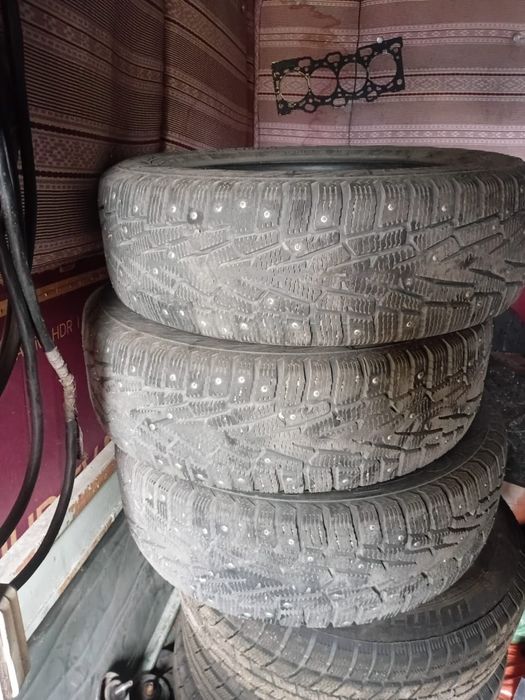 Срочно продам зимние шины