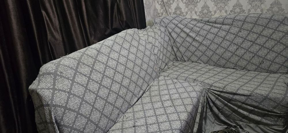 Срочна продаётся уголок хорошим состаяние