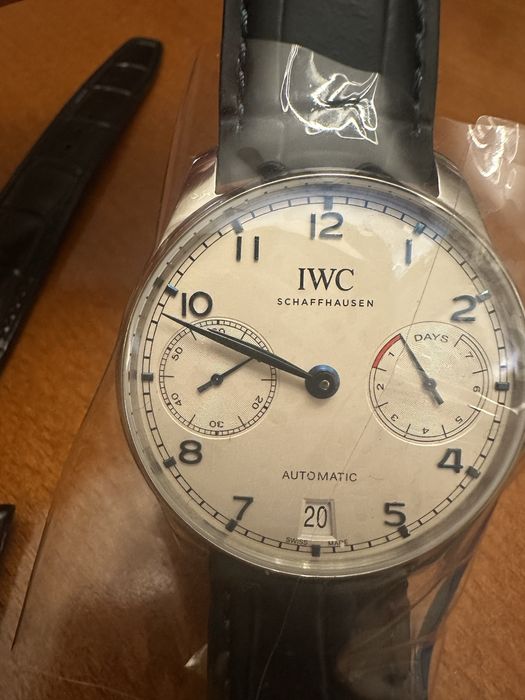 Часовник IWC с две каишки
