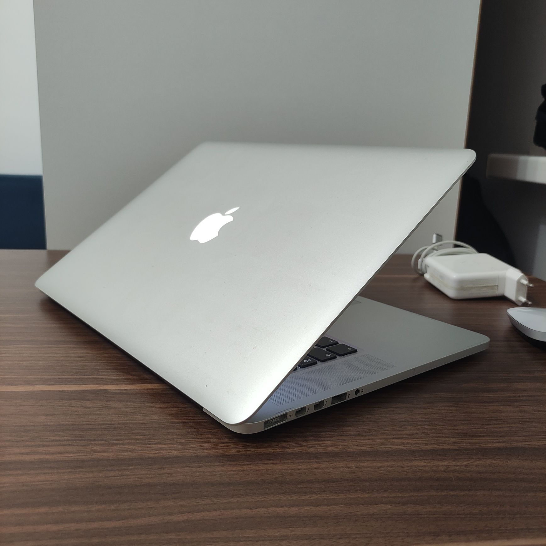 Мощный MacBook Pro 15 Retina Core i7/SSD-256GB/ОЗУ-8ГБ/2014 года