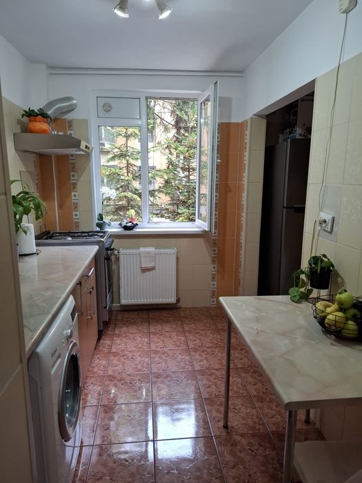 Vând apartament 3 camere, P/4