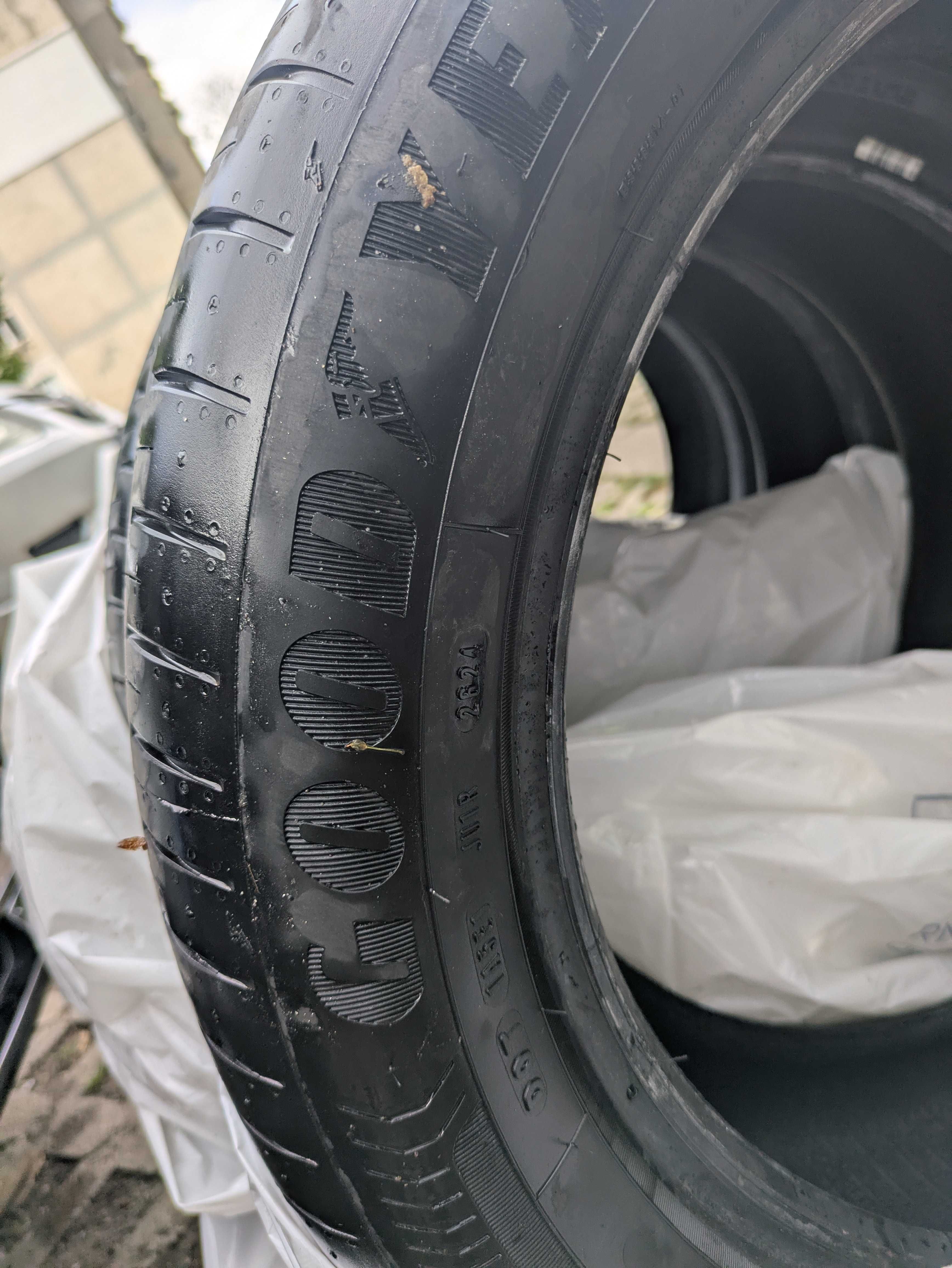 Goodyear EfficientGrip Performance 205/55/17