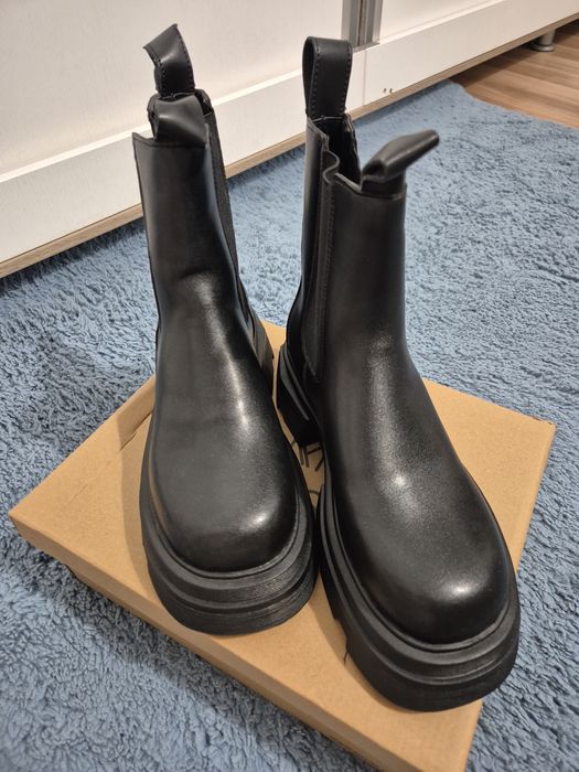 Ghete noi Musk, cu etichetă