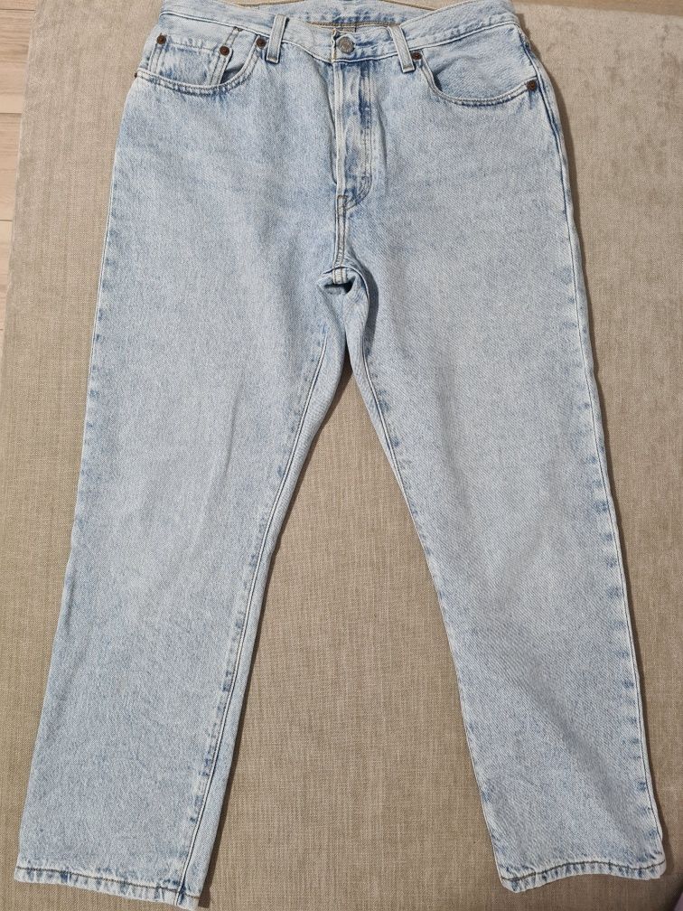 Vând blugi Levi's jeans albastru deschis