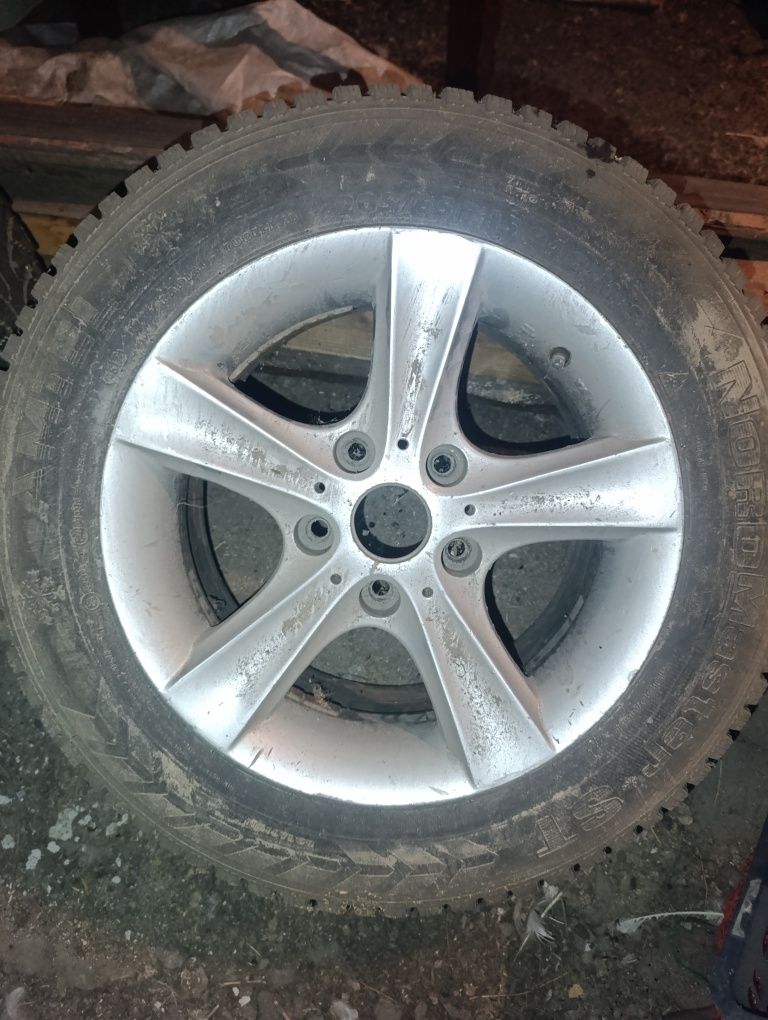 2 колеса зимние,шипы R15 торг