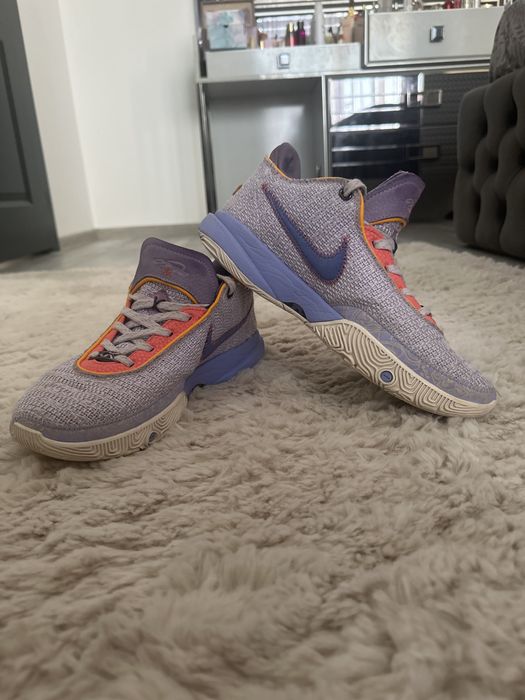 LeBron 20 Violet Frost