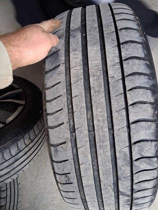 Vând jante 225 55 R17
