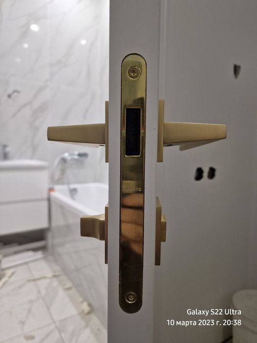 Установка межкомнатных дверей