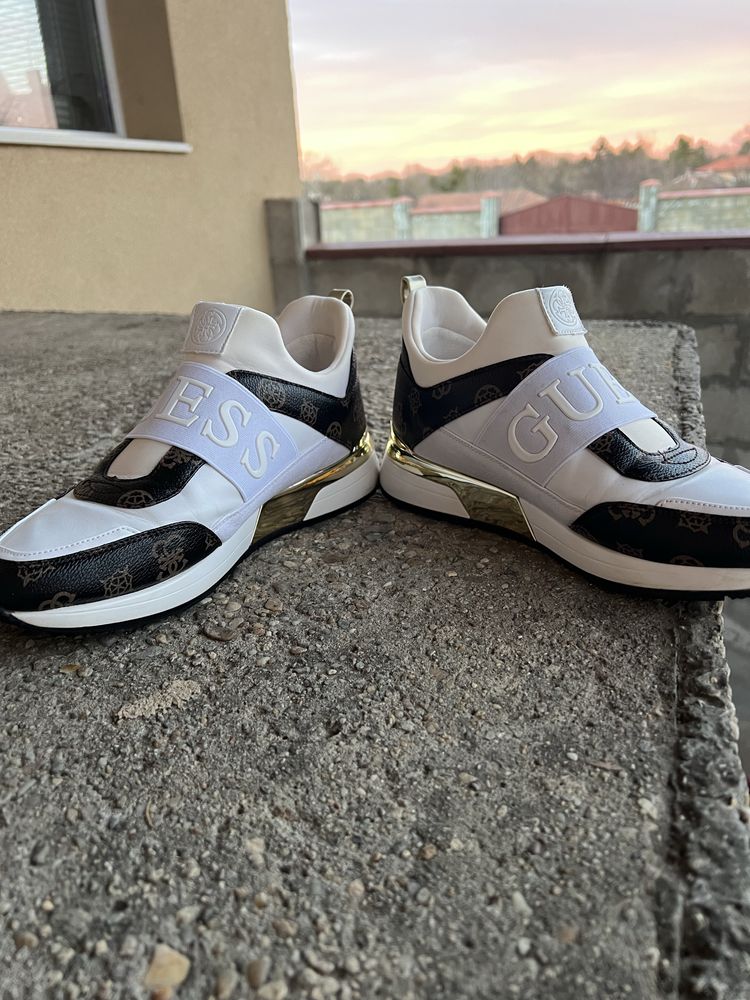 Обувки GUESS