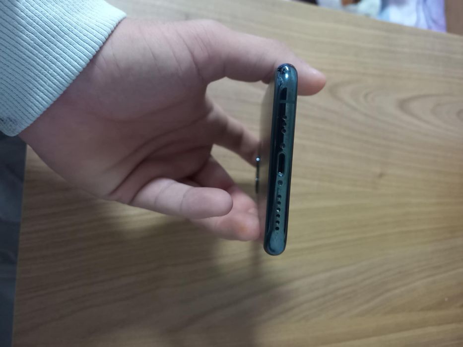 Продавам İphone 11 pro