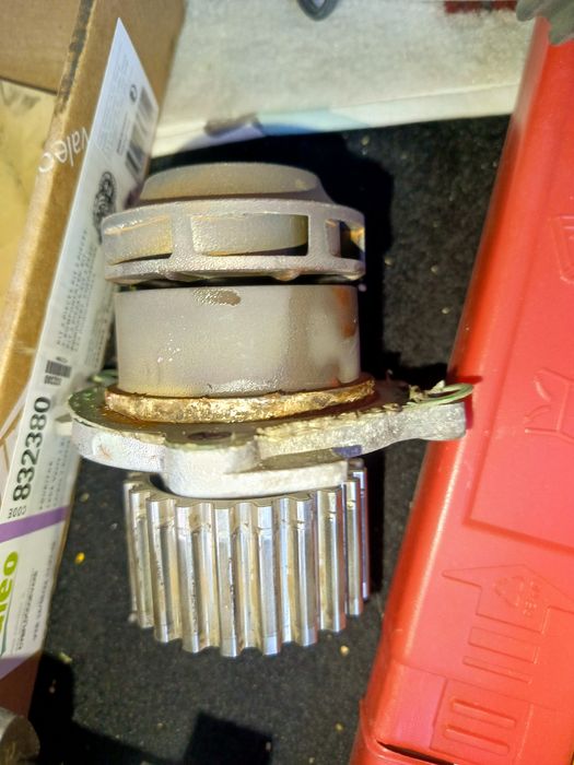 Веста 1.8 помпа водяной насос. Турбо Marel. Б.у.