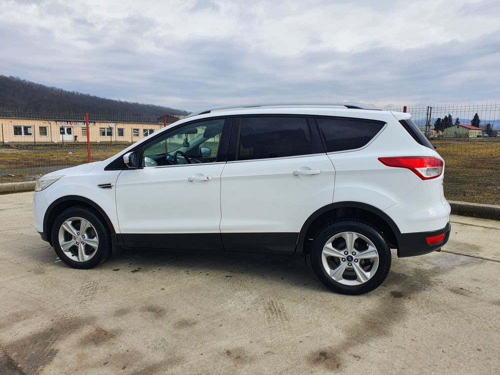 Vând Ford Kuga Titanium