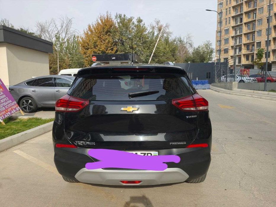 Срочно продам Shevrolet Tracker 2-Позиция, 87.000 пробег, 2023 вмятина