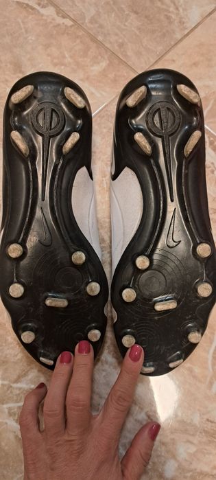 Футболни обувки nike, adidas