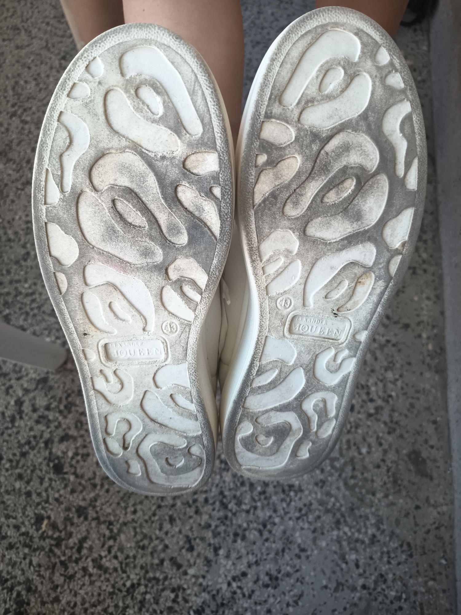 Продавам дамски маратонки Alexander McQUEEN