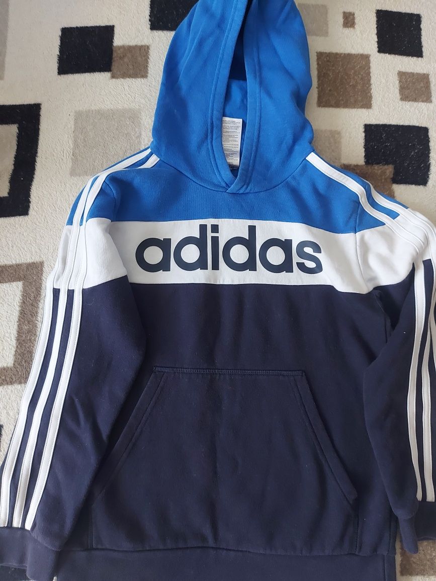 Vând bluza Adidas