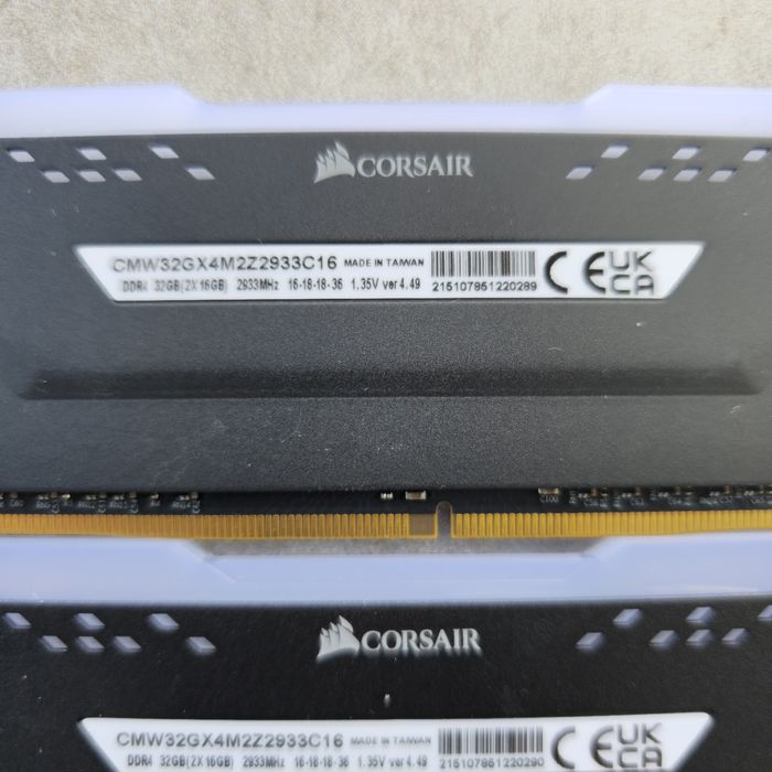 DDR4 64GB CORSAIR VENGANCE PRO, rgb,2 kituri de 32gb (TOTAL 64GB)