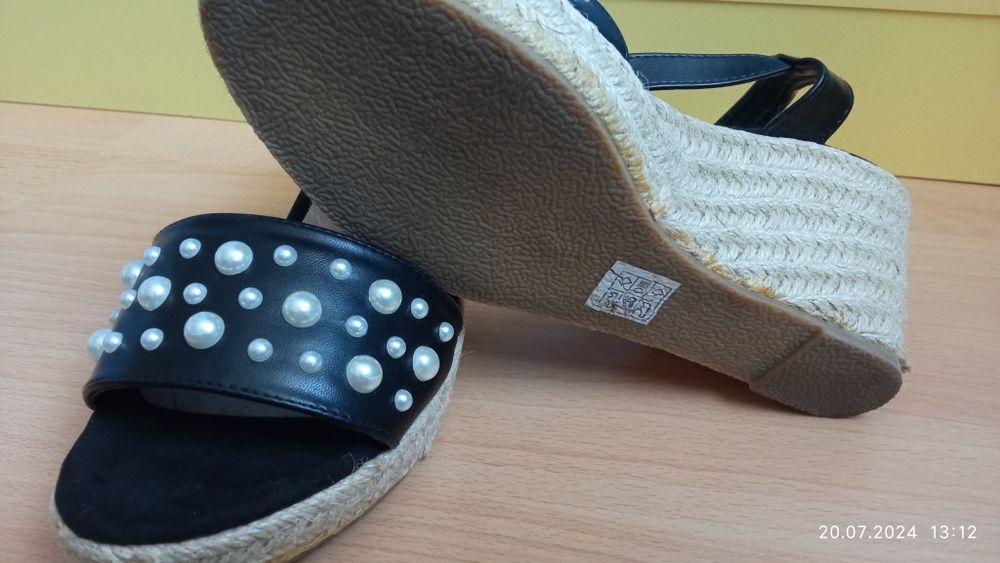 Дамски сандали на платформа