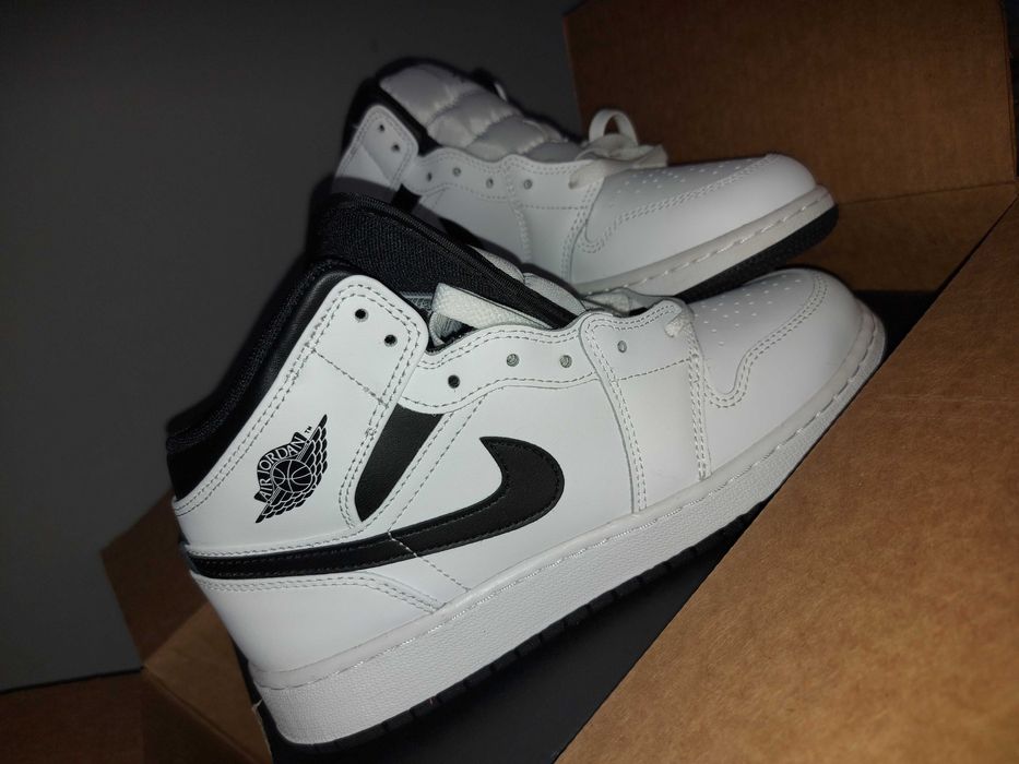 Jordan 1 mid reverse panda