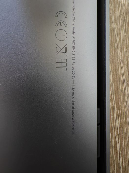 MacBook Pro 15 2017 / i7 / 16gb ram . Video dedicat  Touchbar