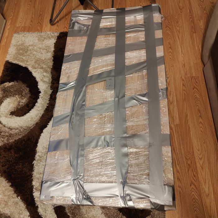 Vând comoda TV 101x50,7x42 cm