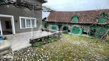 Casa traditionala de vanzare cu curte si anexe in Rasinari